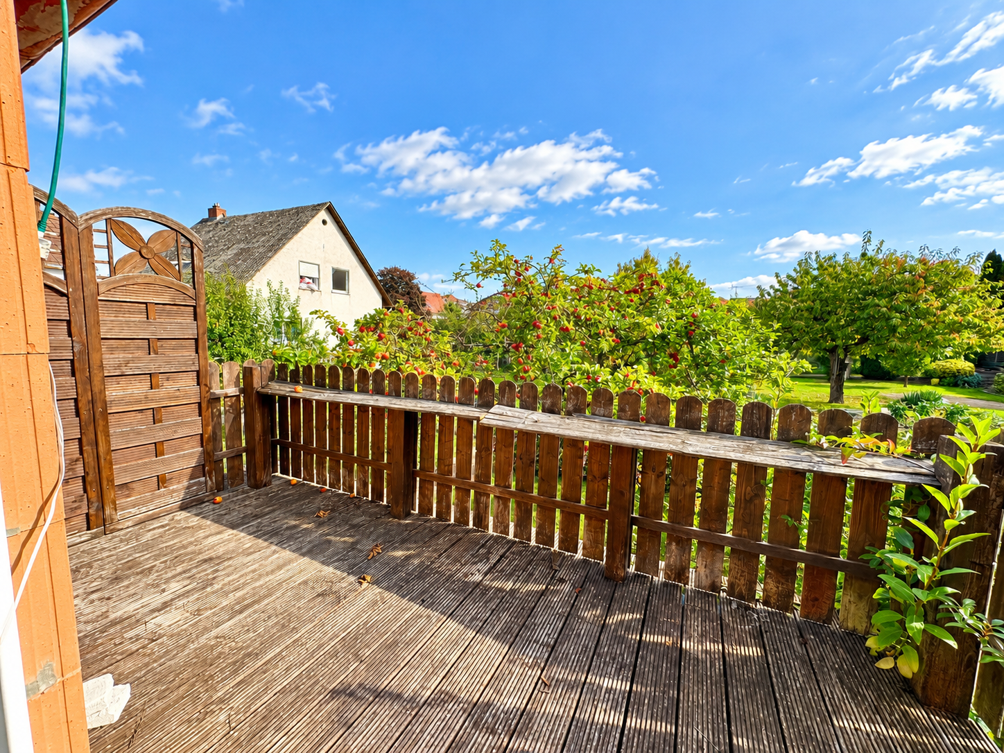 Balkon mit Blick in den Garten