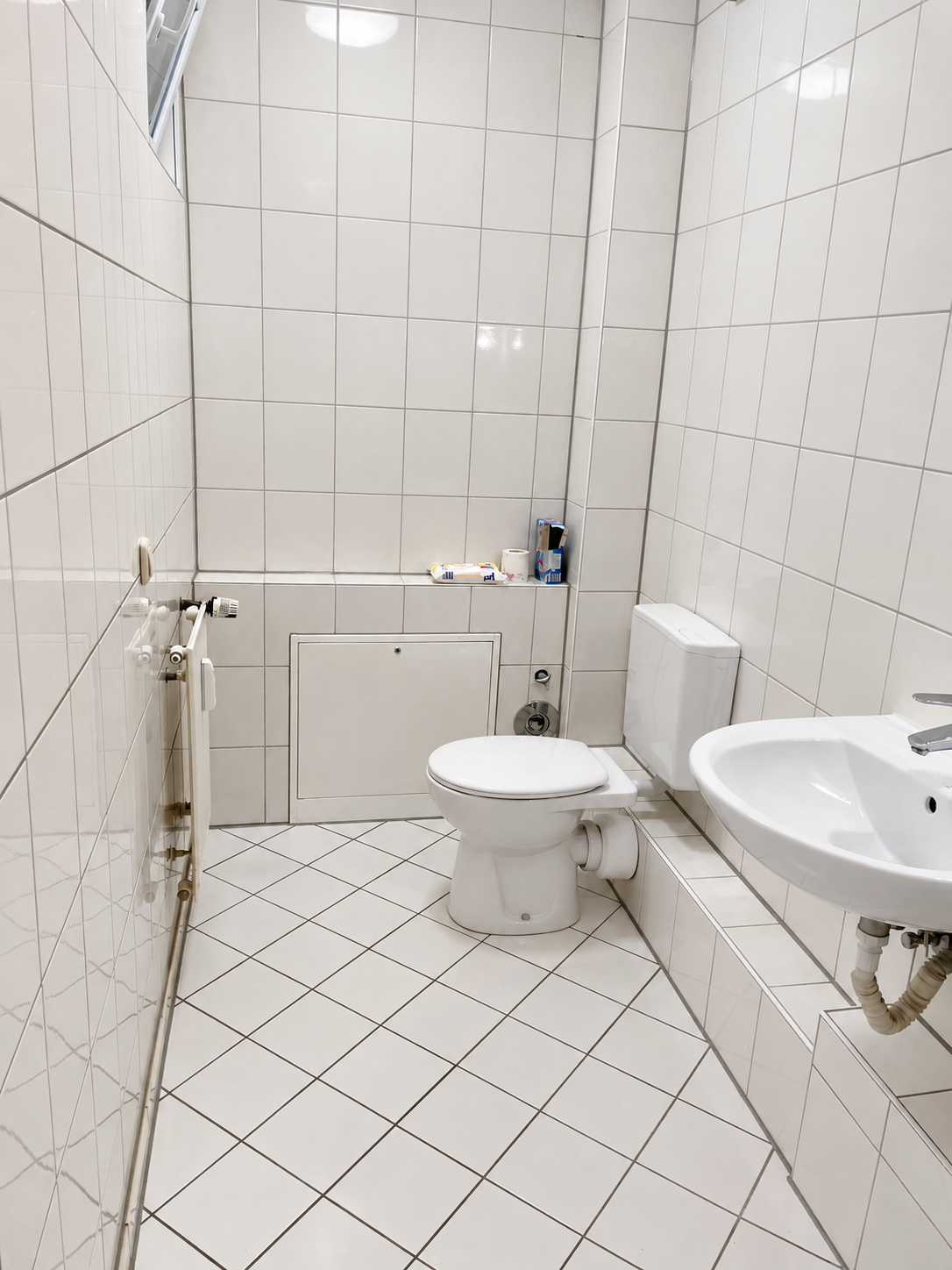 Bad mit Dusche und WC